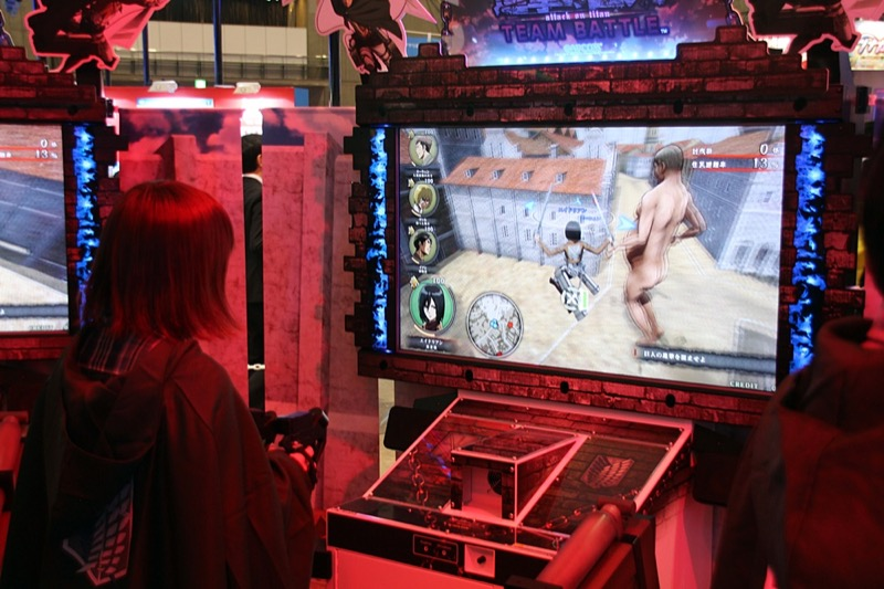 Illustration for article titled The New Attack on Titan Arcade Game Has Sweet Controllers